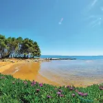 Διαμέρισμα 1 Bedroom Lovely In