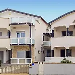 1 Bedroom Lovely In Διαμέρισμα