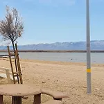 1 Bedroom Lovely In Διαμέρισμα