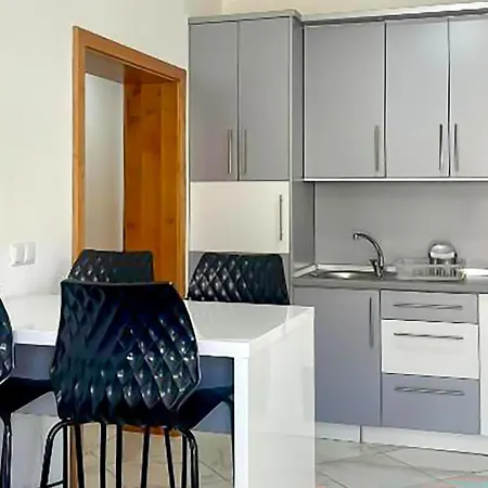 Apartman 1 Bedroom Lovely In *
