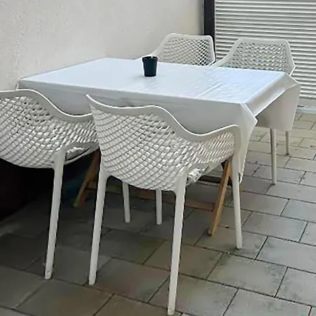 Apartman 1 Bedroom Lovely In