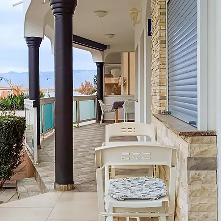 Апартаменты 1 Bedroom Lovely In Вир