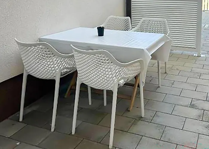 Apartman 1 Bedroom Lovely In