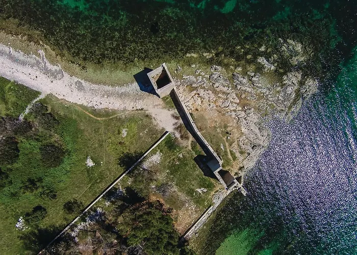 1 Bedroom Lovely In * Vir