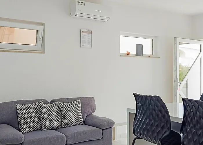 1 Bedroom Lovely In Апартаменты *