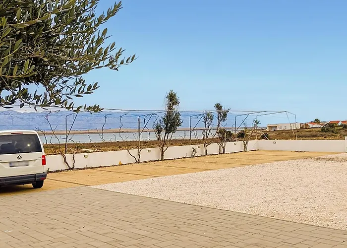 1 Bedroom Lovely In Апартаменты