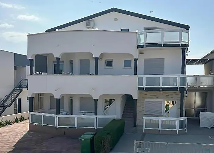 Апартаменты 1 Bedroom Lovely In *