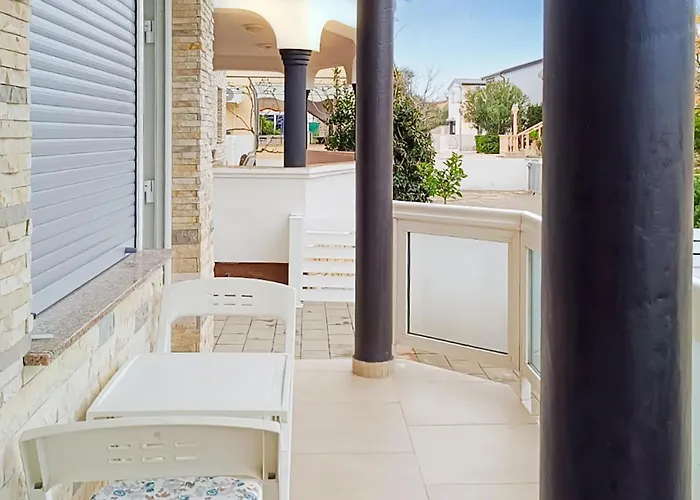 Апартаменты 1 Bedroom Lovely In *