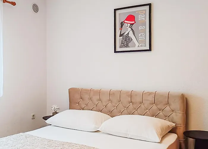 Апартаменты 1 Bedroom Lovely In Вир